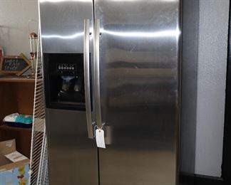 Refrigerator, side by side. 