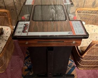 Original 1982 Atari table top DigDug arcade game. In working order