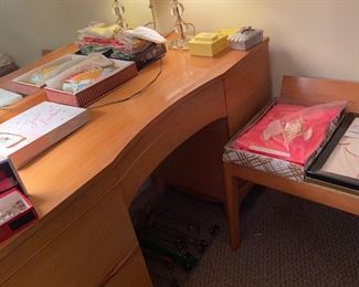 Huntly vanity dresser, part of bedroom set