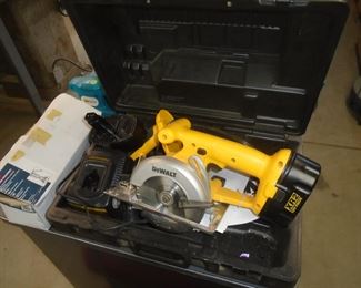 Dewalt saw