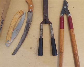 2 hand saws, loppers and clippers