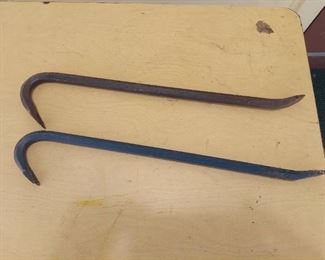 2 crow bars