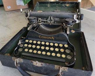1917 folding Corona typewriter