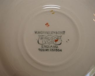 WH Grindley and Co Windsor Ivory dinnerware