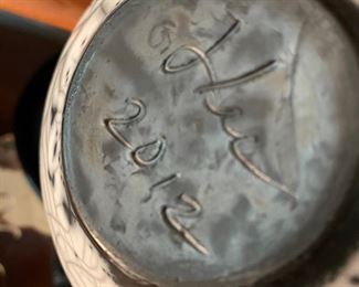 Art pottery bowl, signed Hu