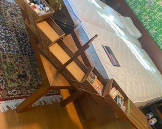 Expanding sewing box