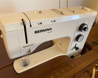 Bernina 830 Sewing Machine  w/ console and carrying case