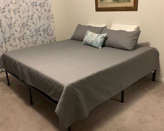 King size bed in excellent condition. 