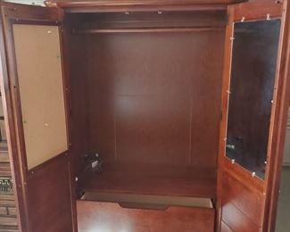 Place to hang your clothes
2 drawers
Mirror and cork board