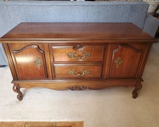 Virginia Maid by Lane
Love Chest 44x22