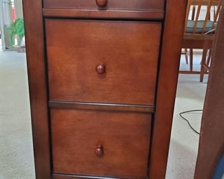 Side table/ magazine holder
15x24