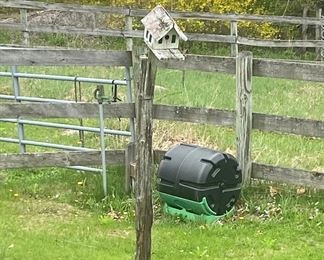 Bird houses / Composter