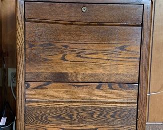 Vintage wood/wood veneer filing cabinet in very good condition.