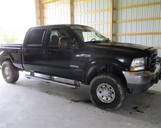 2004 Ford F-250 XLT Pickup ( Super Duty with Power Stroke Diesel Engine )  