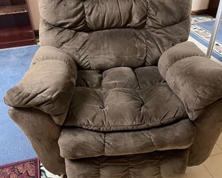Oversized recliner 