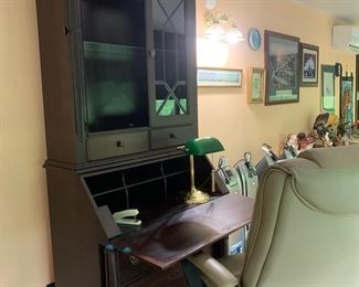 open view of secretary