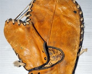 Wilson Amateur Leather Catcher's Mitt, And Unmarked Vintage Catcher's Mitts, Total Qty 3