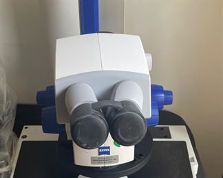 Zeiss Discovery V8 SteREO Microscope 