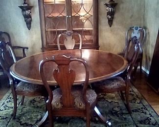 This round table has six chairs, leaves and table pads!!