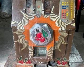 CLOSEUP BURSTING CHERRY MACHINE