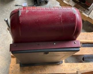 MILLS HIGH TOP SLOT MACHINE