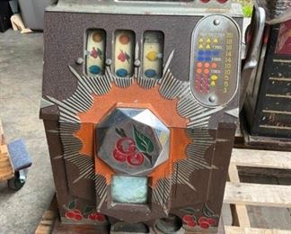 CLOSEUP SLOT MACHINE