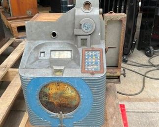 UNUSUAL MILLS 5CENT SLOT MACHINE