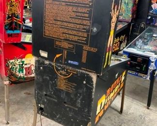BACKVIEW PINBALL MACHINE