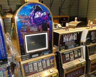 4 IGT SLOT MACHINES