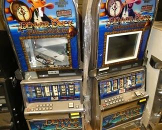 4 IGT SLOT MACHINES