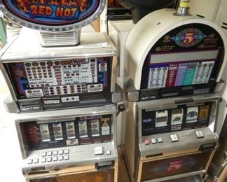4 IGT SLOT MACHINES