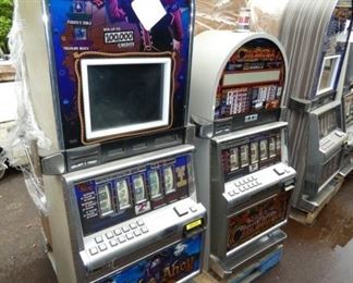 4 IGT SLOT MACHINES