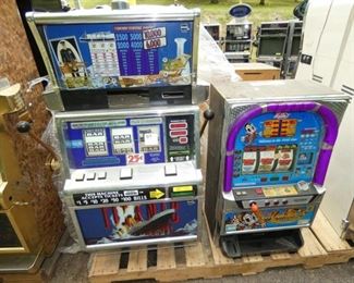 4 IGT SLOT MACHINES