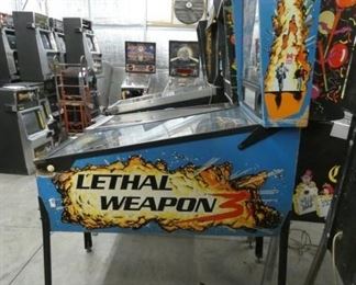 SIDE VIEW LETHAL WEAPON PINBALL 