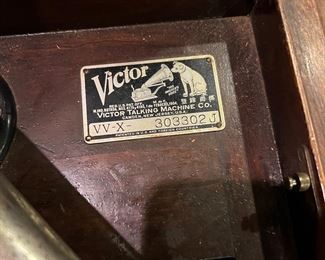 Antique Victrola VV-X