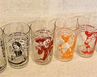 Vintage Snow White & Seven Dwarfs Glasses