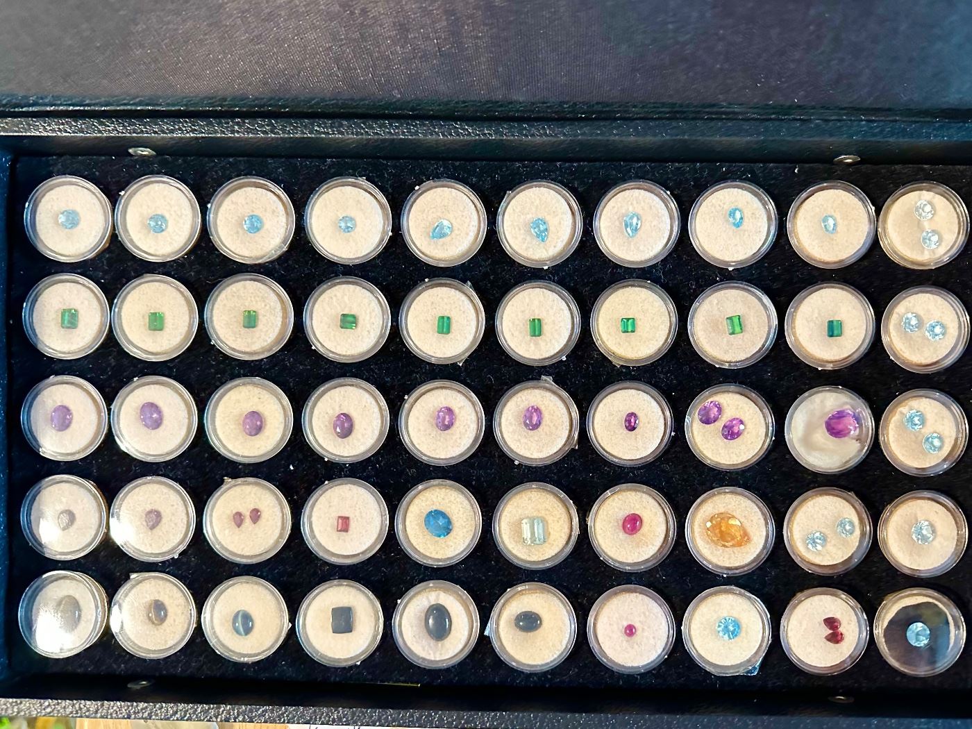 Collection of semi-precious stones to be sold as a lot. 