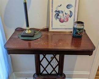 Vintage sidetable