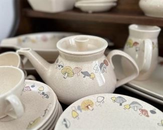 Vintage Franciscan Woodlore dinnerware