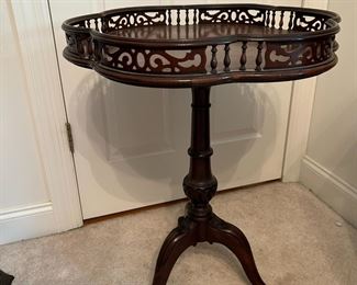 Chippendale tripod table