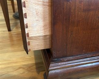 Sidetable/nightstand