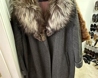 Women's wool coat with fur collar