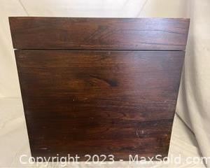 wwooden chest box3751 t