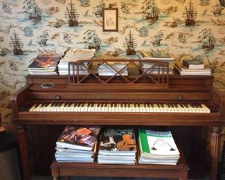 Minuet console piano