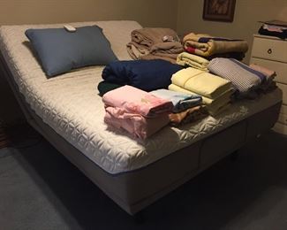 Tempurpedic queen size adjustable bed