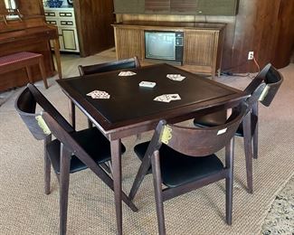 STAKMORE Vintage Card Table with STAKMORE Comfort A-Frame Folding Chairs
