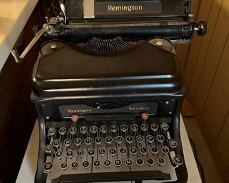 Antique NOISELESS Remington Manual Typewriter