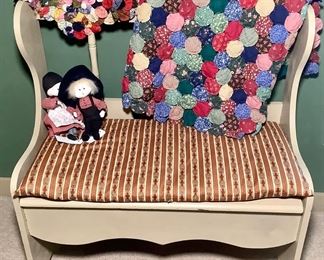 JOPI620 Storage Bench With Handmade Quilt