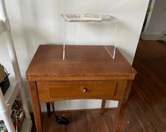 VINTAGE SEWING MACHINE