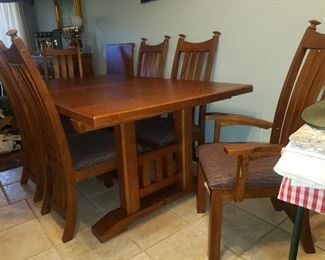 A lovely mission arts and crafts inspired dining room set with extra leaf and 6 chairs